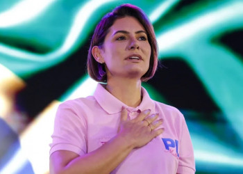 Após críticas, Michelle diz que política para surdos é do governo Bolsonaro