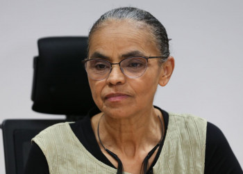 Marina Silva diz que bolsonarismo escolheu colocar arma na mão de criança