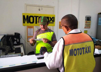 Strans convoca taxistas e mototaxistas para renovação de cadastro em Teresina