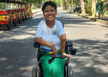 Estudante da rede estadual de ensino supera deficiência e conquista vaga no Curso de Jornalismo da Uespi