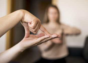 Seduc abre mais de 600 vagas em cursos gratuitos de Libras para professores, estudantes e comunidade em geral