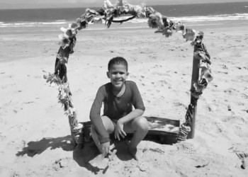 Menino de 10 anos morre após possível choque elétrico enquanto usava celular ligado à tomada no interior do Piauí