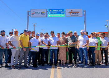 Governador Rafael Fonteles entrega asfalto da PI-115 em Assunção do Piauí e amplia acesso com o Ceará