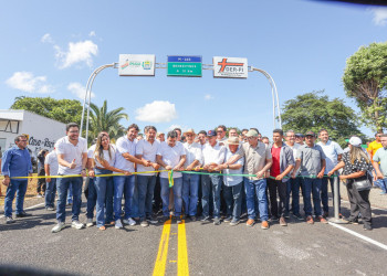 Rafael Fonteles entrega reforma da PI-223 e participa de início de obra de granja em Pau D’arco