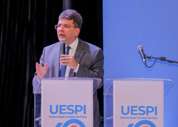Governador anuncia reabertura de quatro campi da Uespi e amplia de 12 para 16 unidades presenciais