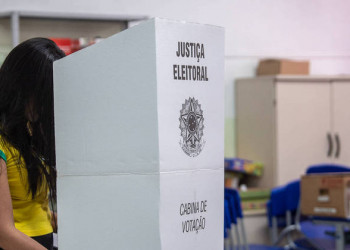 Pode votar usando camiseta, broche ou boné de candidato?