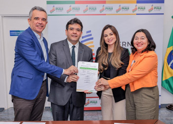 Rafael Fonteles assina ordens de serviço para 35 novas obras do OPA