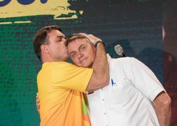 Flávio Bolsonaro chama apoiadores para 7 de Setembro e pede que pai concorra em 2026