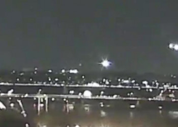 Avião da American Airlines colide com helicóptero em Washington e cai no rio Potomac; VÍDEO