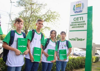 Seduc realiza pagamento da 9ª parcela das bolsas para estudantes das turmas ITA/IME, no Piauí