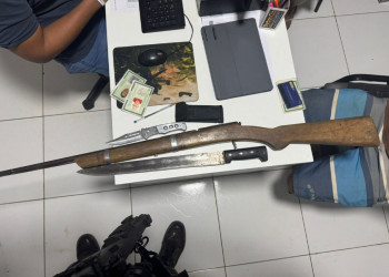 Pai é preso após ameaçar esposa e filho dentro de casa no Piauí; armas foram apreendidas