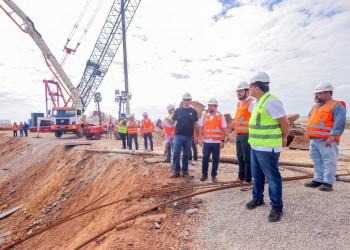 Governador visita Porto Piauí e destaca contagem regressiva para início da exportação de minério de ferro à China