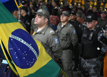 Polícia realiza solenidade alusiva ao Dia da Bandeira e promove mais de 50 oficiais e praças