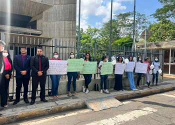 “Destruiu minha família inteira”, desabafa mãe de Débora Vitória em manifestação por justiça