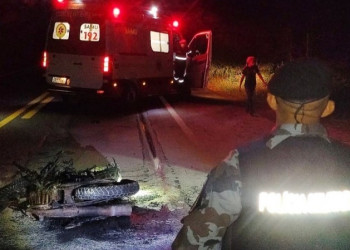 Jovem furta motocicleta, foge, mas morre após colidir contra ônibus no Piauí