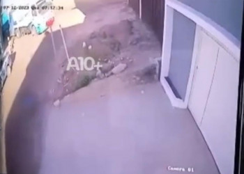 Vídeo mostra exato momento em que mulher é atropelada por caminhão de lixo no Piauí