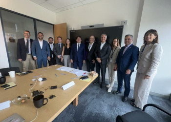 Governador assina termos de cooperação com a Amazon para desenvolvimento tecnológico do Piauí