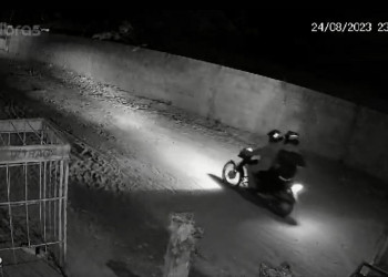 Homem é assassinado a tiros na porta de residência no interior do Piauí; vídeo