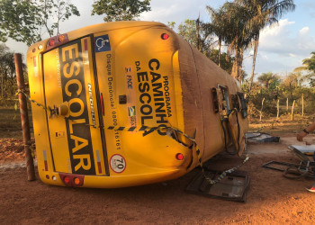 Motorista de ônibus que tombou e matou aluna no interior do Piauí se apresenta na delegacia