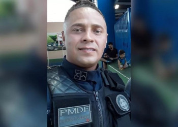 Policial que atuava como professor substituto quebra braço de aluno autista em escola