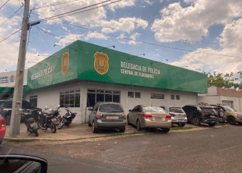 Idoso de 67 anos é conduzido à delegacia suspeito de estuprar a própria neta de 4 anos em Teresina