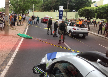 Jovem morre após bater motocicleta em poste na Avenida Marechal Castelo Branco, em Teresina