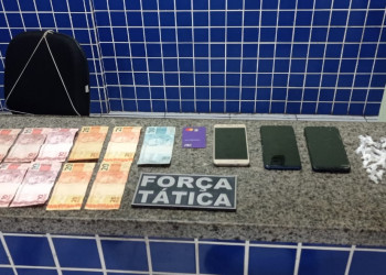 Polícia desarticula ponto de venda de drogas em Parnaíba; jovem é preso em flagrante