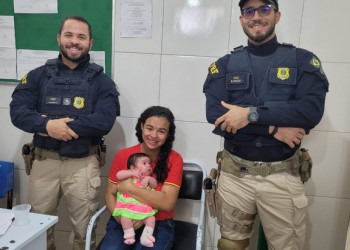 Bebê de um mês é salva por agentes da PRF em estado de asfixia por engasgo no Piauí; VÍDEO!
