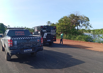 Jovem é surpreendido e morto a tiros a caminho do trabalho no Piauí; colega escapa pulando em rio