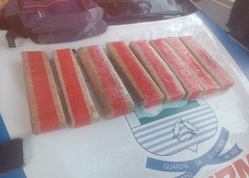 Polícia Militar apreende 8 tabletes de drogas durante blitz na zona Leste de Teresina