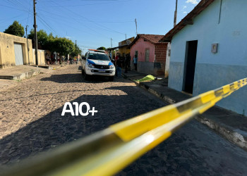 Criminosos encapuzados invadem casa, rendem família e matam homem com vários tiros no Piauí