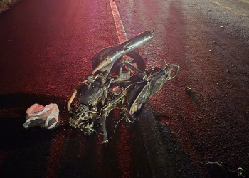 Motociclista sofre fratura exposta após fazer ultrapassagem e colidir com carro em Teresina