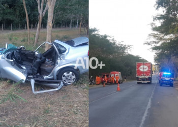 Carro sai de pista após desviar de ultrapassagem, bate em árvore e deixa 3 pessoas feridas no PI