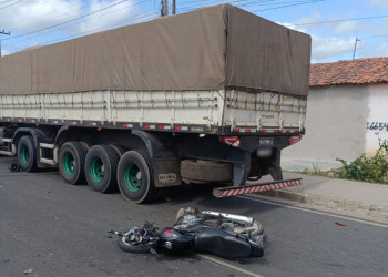 Motociclista morre após colidir contra traseira de carreta em movimento em Demerval Lobão, Piauí