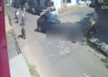 Após colidir contra motocicleta, carro passa por cima de mulher no Piauí; vídeo mostra acidente