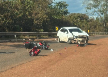 Motociclista morre após carro perder controle e invadir pista contrária no Piauí