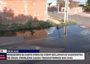 Moradores reclamam de vazamentos de água e transtornos causados na região da Santa Maria da Codipi, em Teresina
