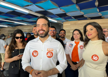 Tonny Kerley vota na zona Sul de Teresina, agradece apoio e diz estar satisfeito com campanha