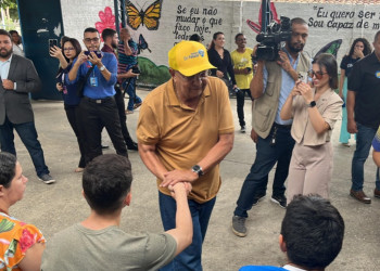 Candidato à reeleição, Dr. Pessoa vota e evita falar sobre eventual 2º turno: 