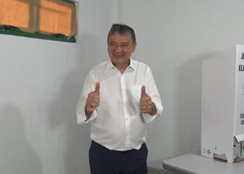 Ministro Wellington Dias vota em Teresina e acredita na vitória de Fábio Novo ainda no 1º turno das eleições