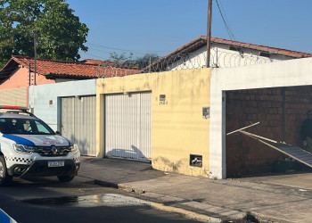 Bandidos fingem ser policiais, derrubam portão de residência e executam jovem com mais de 15 tiros em Teresina