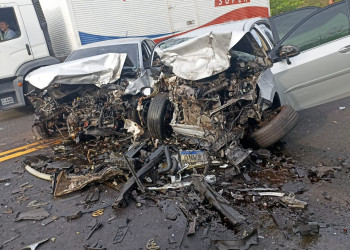 Colisão entre carros deixa cinco pessoas feridas na BR-343, entre Teresina e Altos-PI; veículos ficaram destruídos