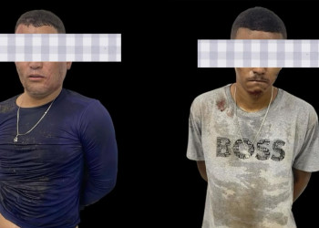 Mototaxista e passageiro tentam fugir da polícia, mas caem e são presos no interior do Piauí