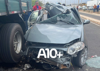 Motorista fica gravemente ferido após bater na traseira de caminhão na BR-316, em Teresina