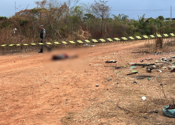 Corpo de mulher é encontrado com ferimento nas costas em terreno baldio na zona Sul de Teresina