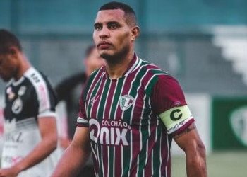 Jogador Michel Pereira, que teve passagem pelo Fluminense-PI, morre em acidente de carro na Bahia