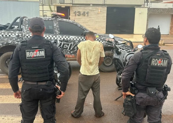 Homem que tentava matar outro a facadas é preso no Piauí; criminoso ainda agrediu policiais após abordagem