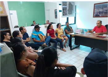 Preocupado em ser gravado, Prefeito ‘sequestra’ celulares de equipe da Saúde durante reunião no Piauí