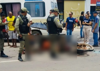 Motociclista fica gravemente ferido após colidir com ônibus escolar em Bom Jesus, interior do Piauí