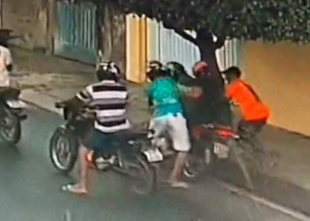 Vídeo mostra o exato momento em que sargento do Corpo de Bombeiros é rendido por bandidos e baleado em Teresina